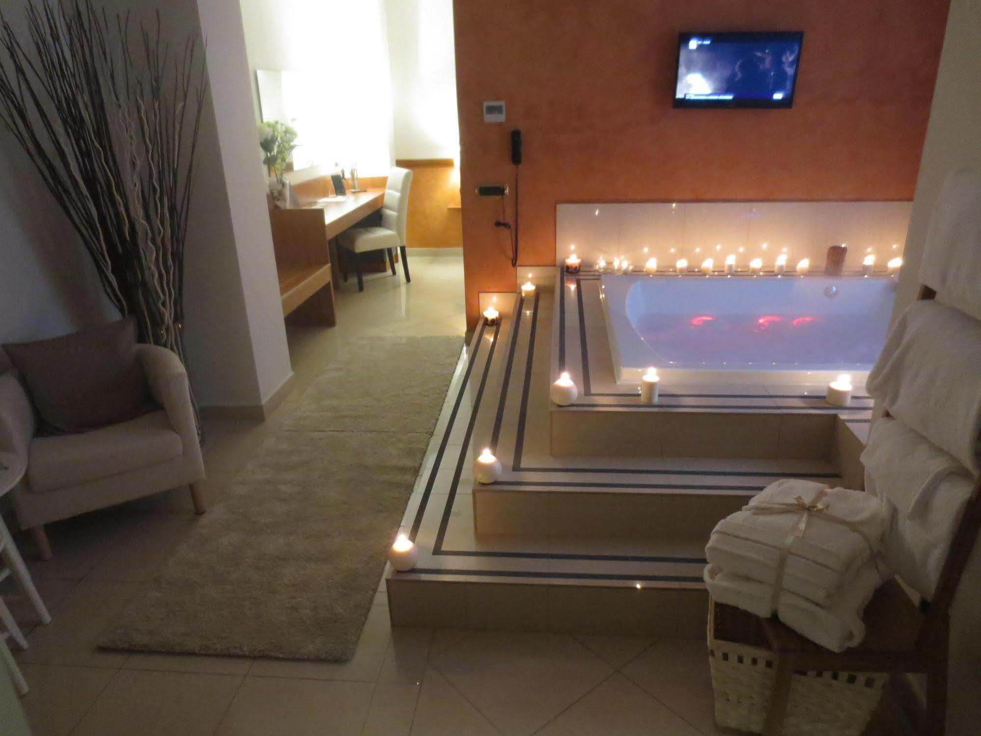 Joyfull 3* Napoli